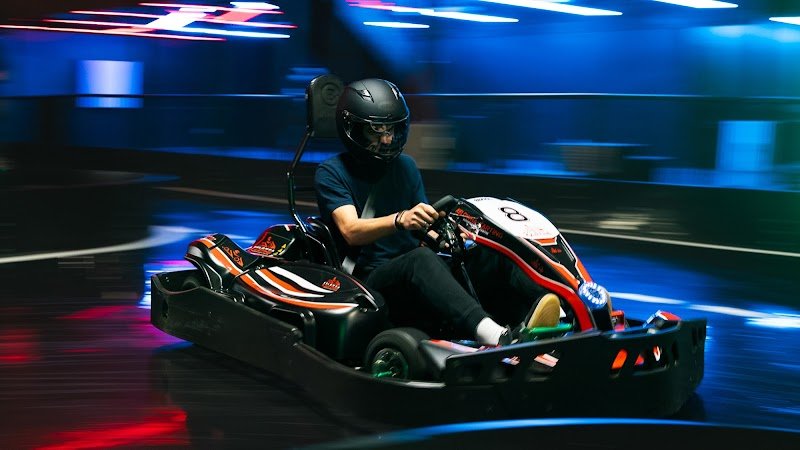 kelowna-karting-entertainment-centre-vr-axe-throwing