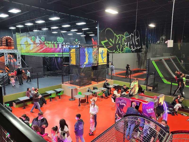 skytag-montreal-laser-tag-trampoline-arcades