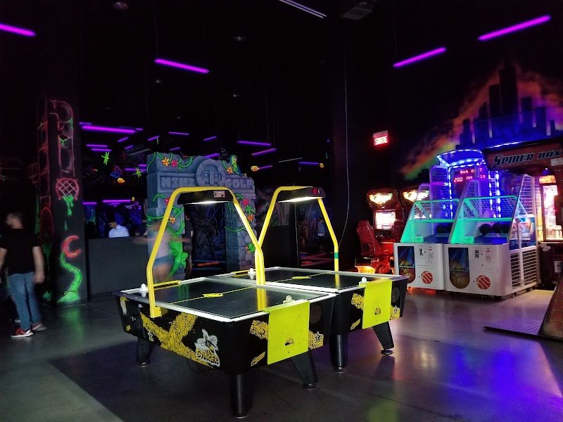zone-15-laser-tag-mini-putt-r-alit-virtuelle-simulateurs-de-course