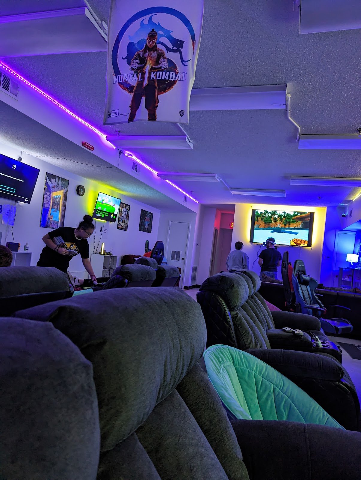 gamers-hideout-gaming-lounge-4