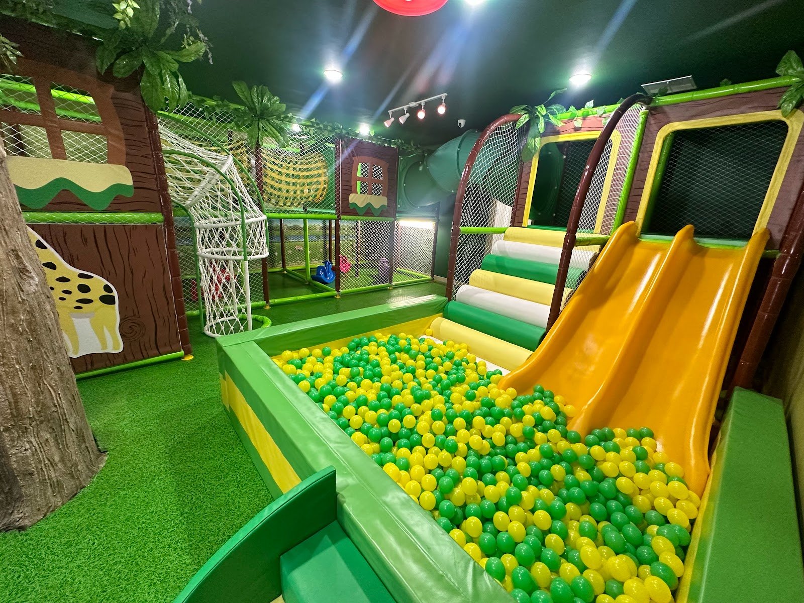kids-jungle-house-1