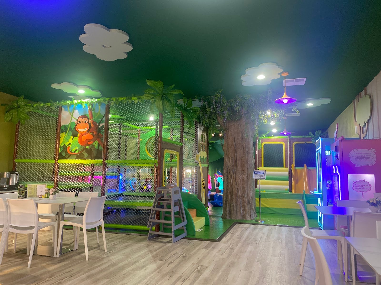 kids-jungle-house-2