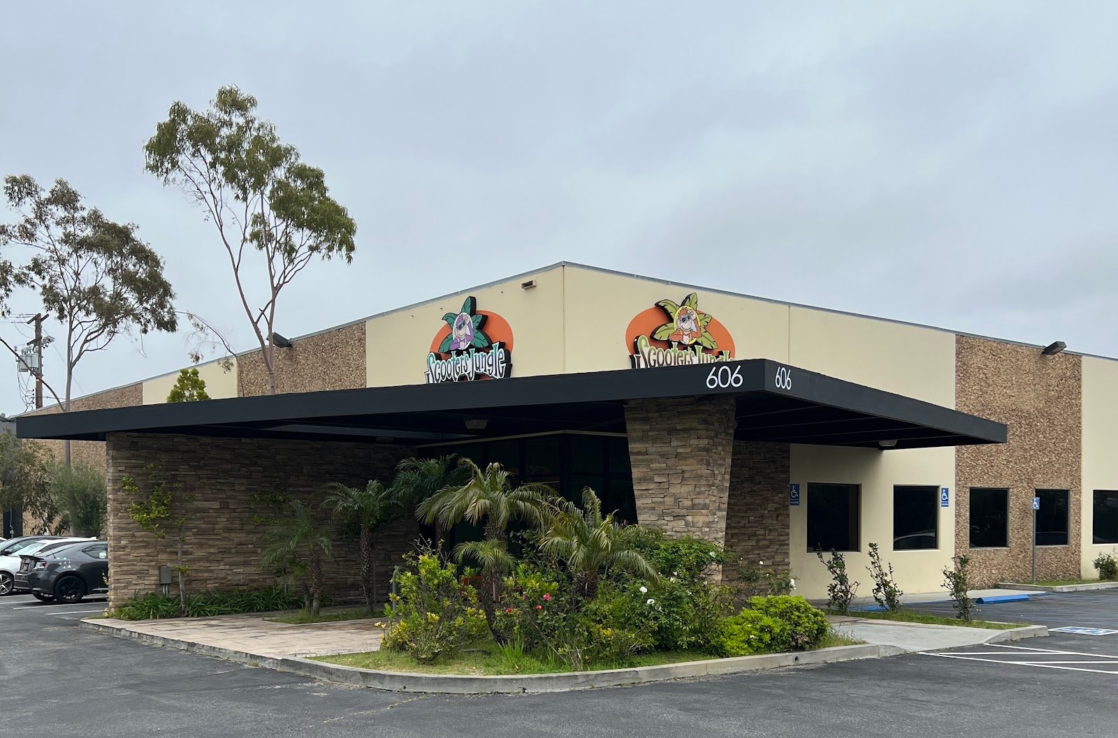 scooters-jungle-of-el-segundo-4