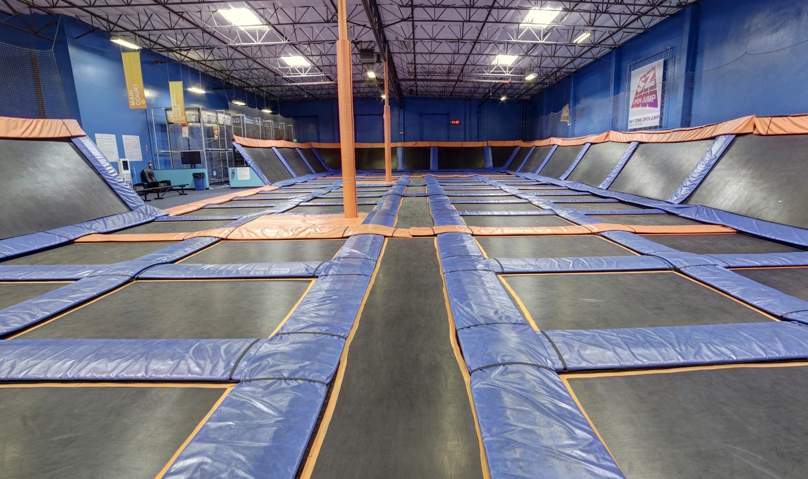 sky-zone-trampoline-park-2