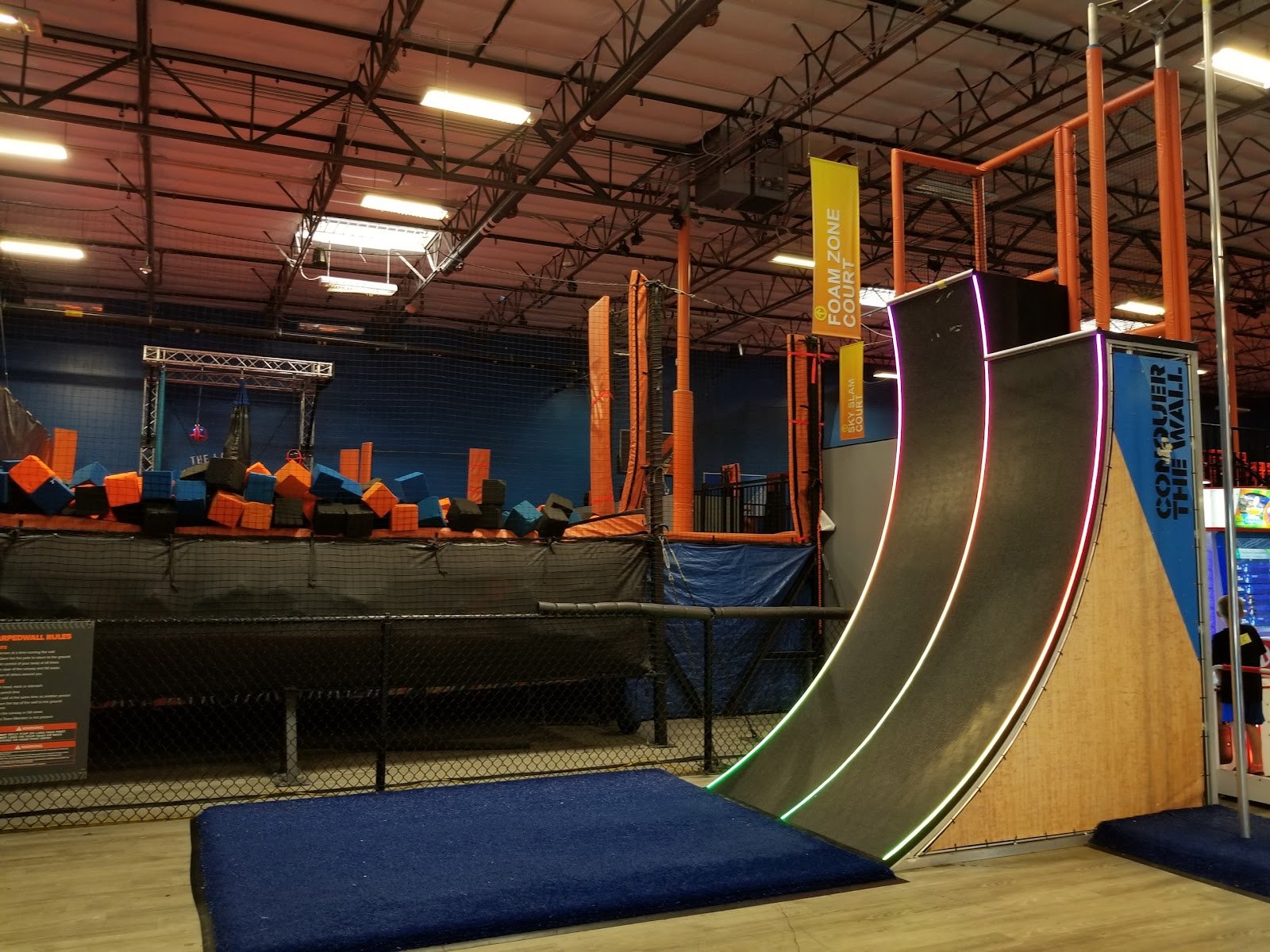 sky-zone-trampoline-park-4
