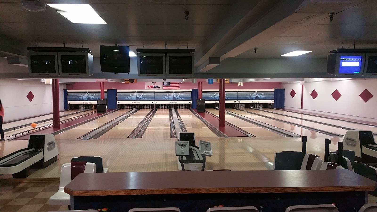 tropic-lanes-lounge-1