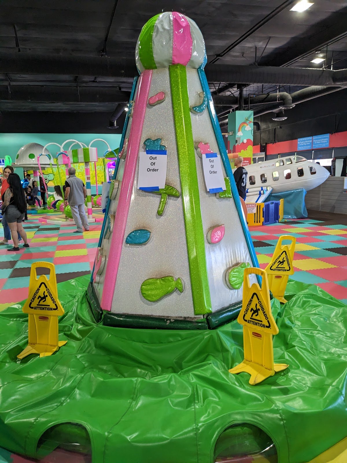 we-play-loud-kids-indoor-playground-4