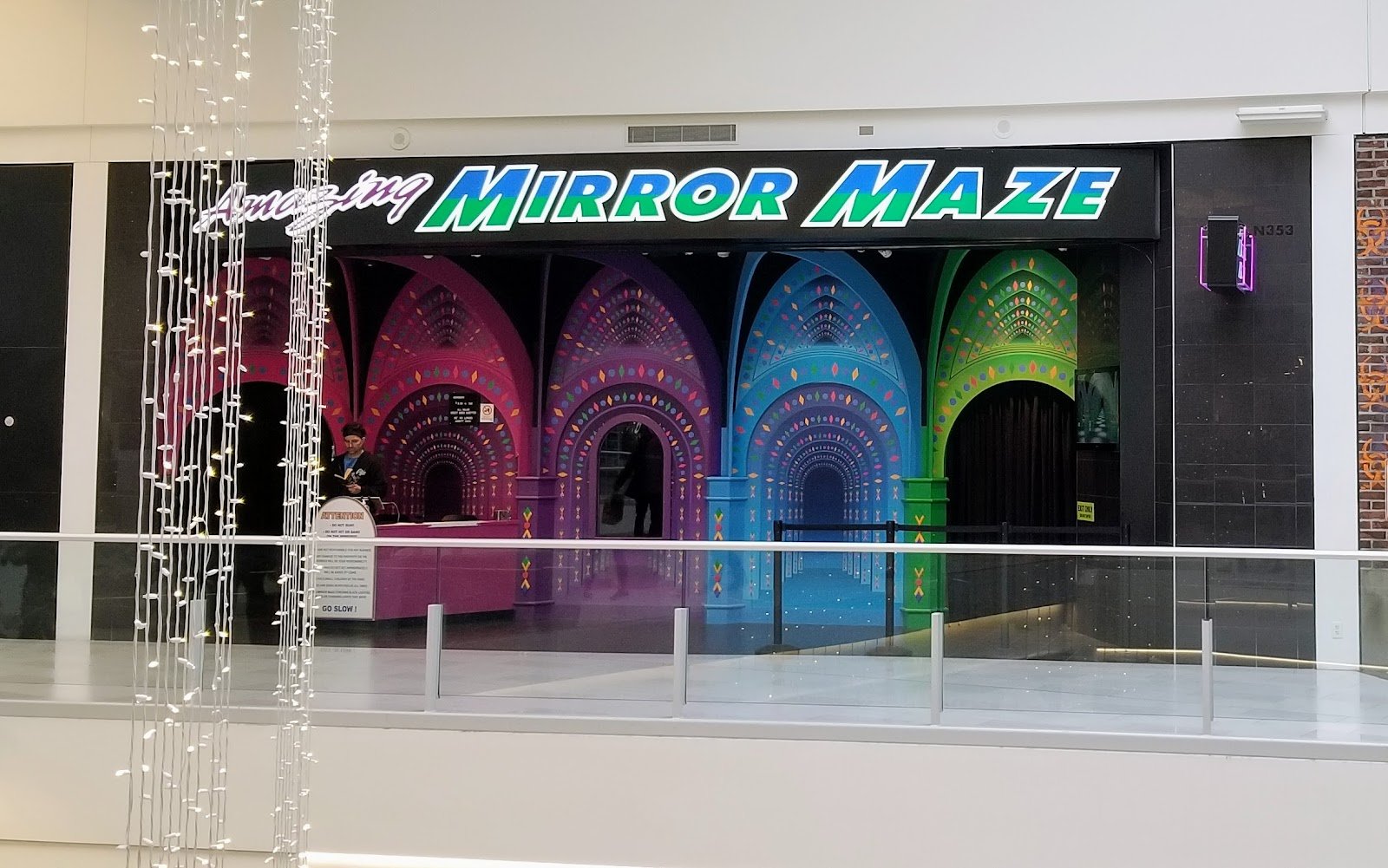 amazing-mirror-maze-2