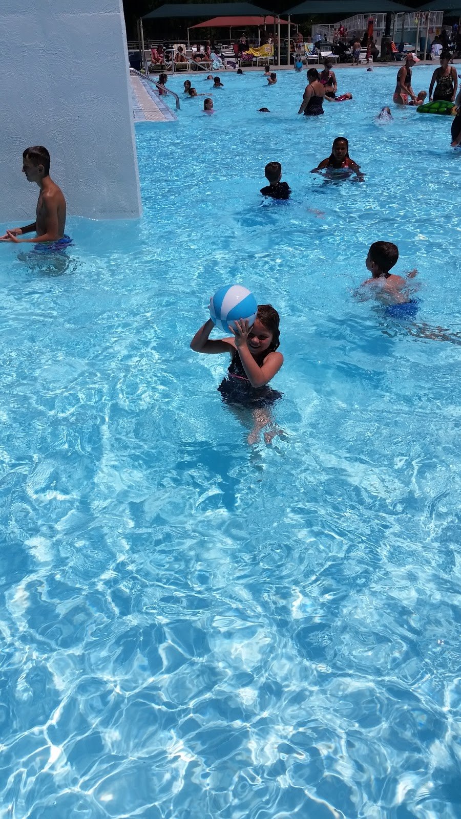 aquacourt-pool-2