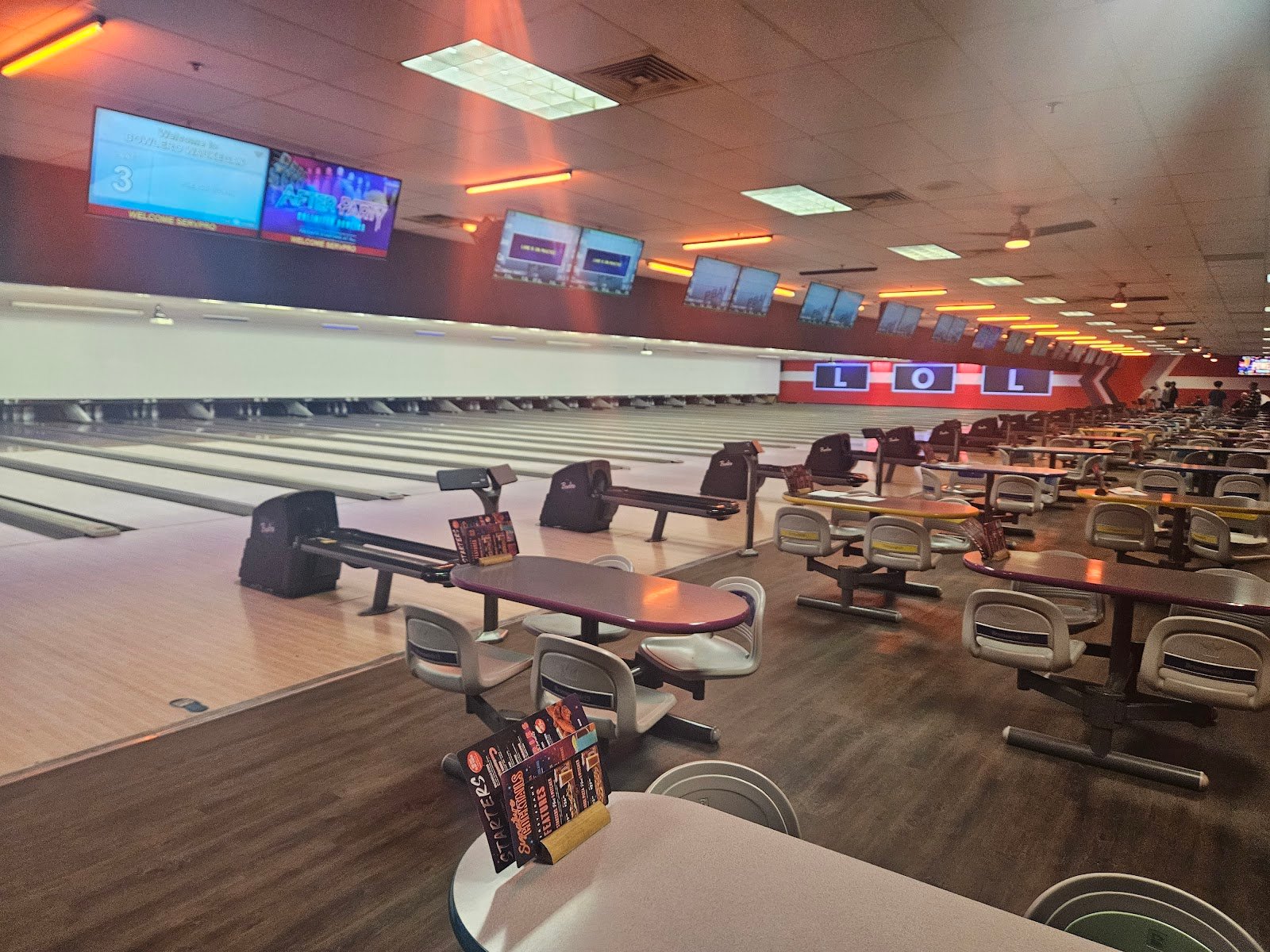 bowlero-waukegan-4