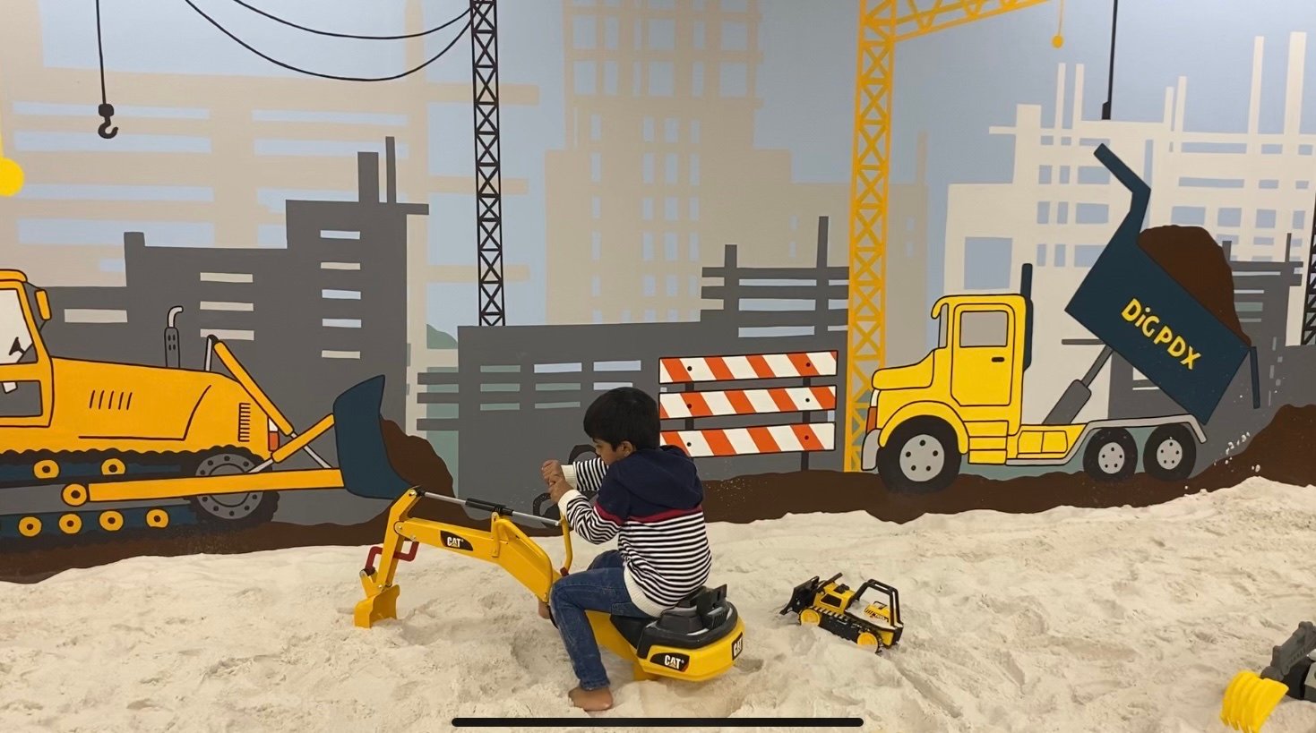 dig-pdx-oregons-largest-indoor-sandbox-4