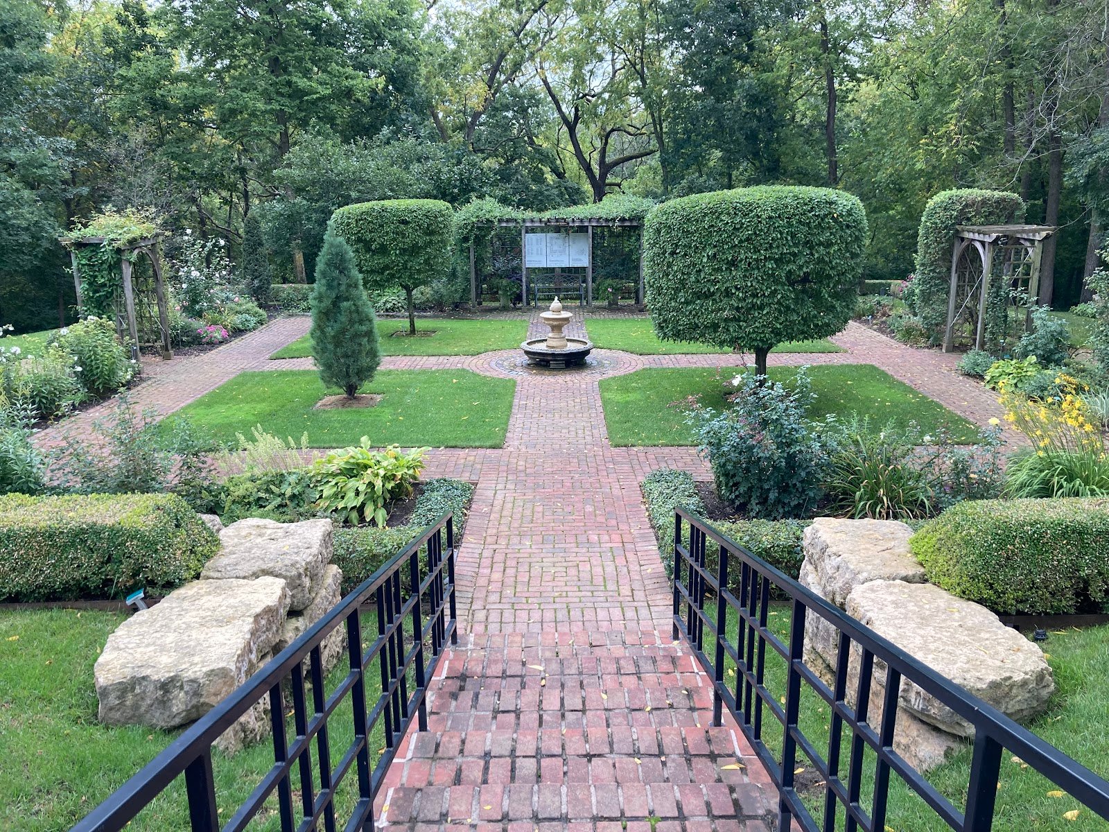 dubuque-arboretum-botanical-gardens-1