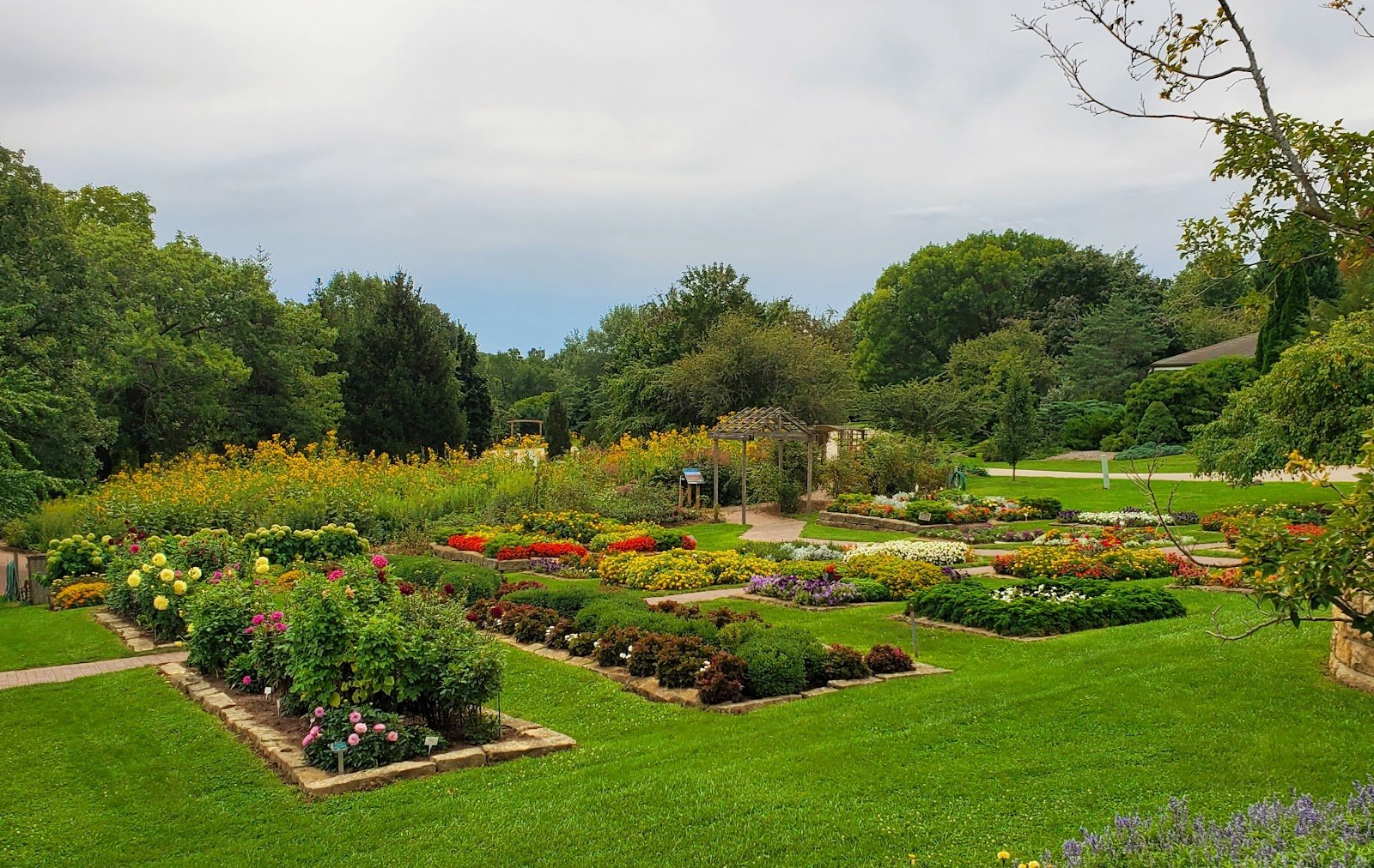 dubuque-arboretum-botanical-gardens-3