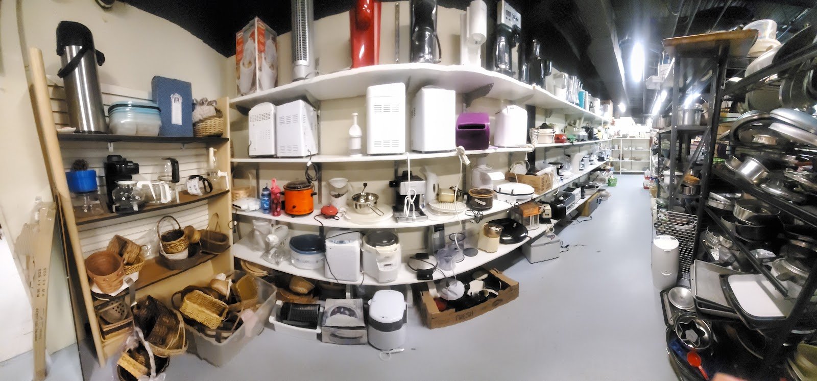 hastings-mission-avenue-thrift-store-2