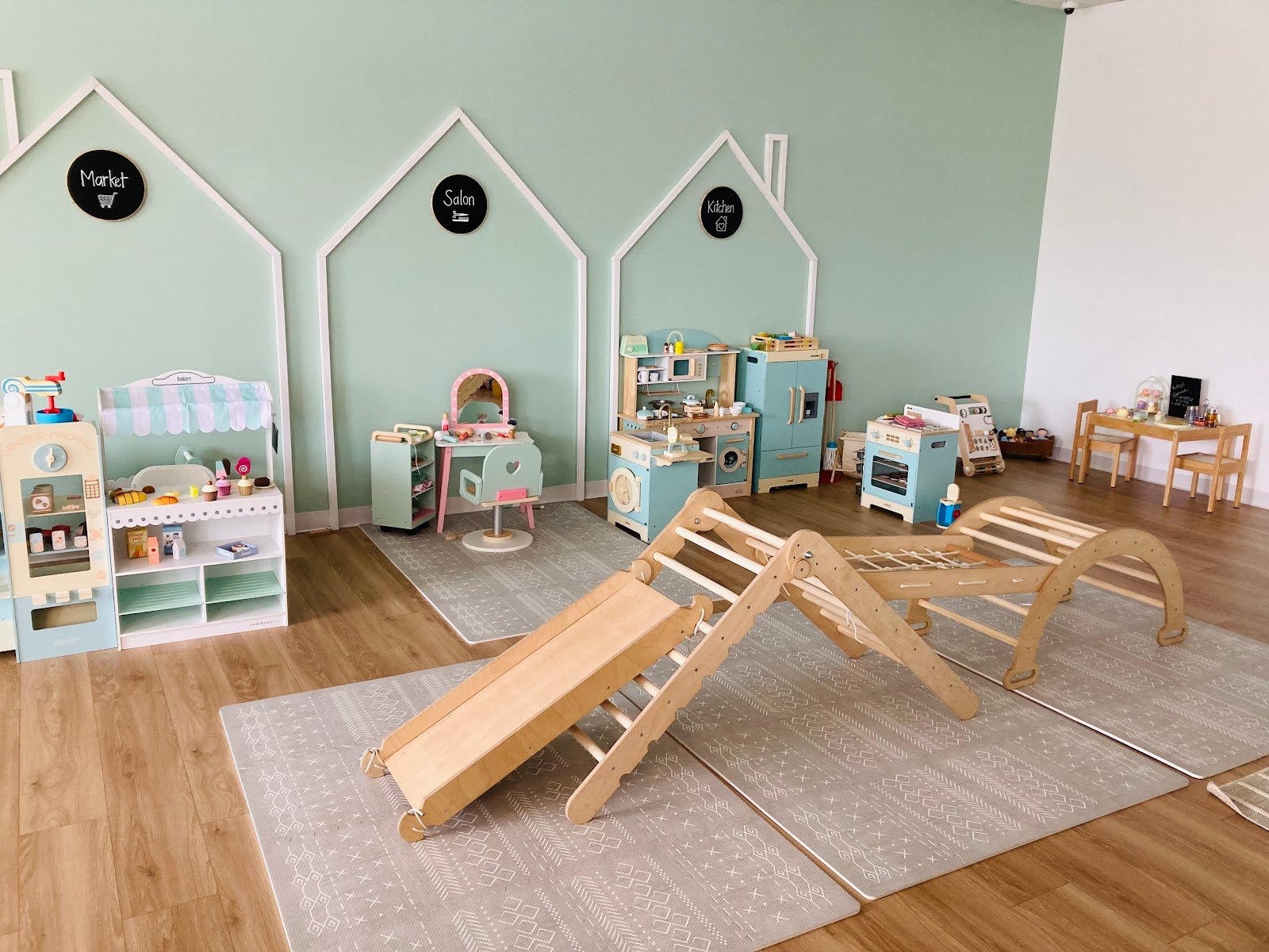 hide-seek-a-play-boutique-1
