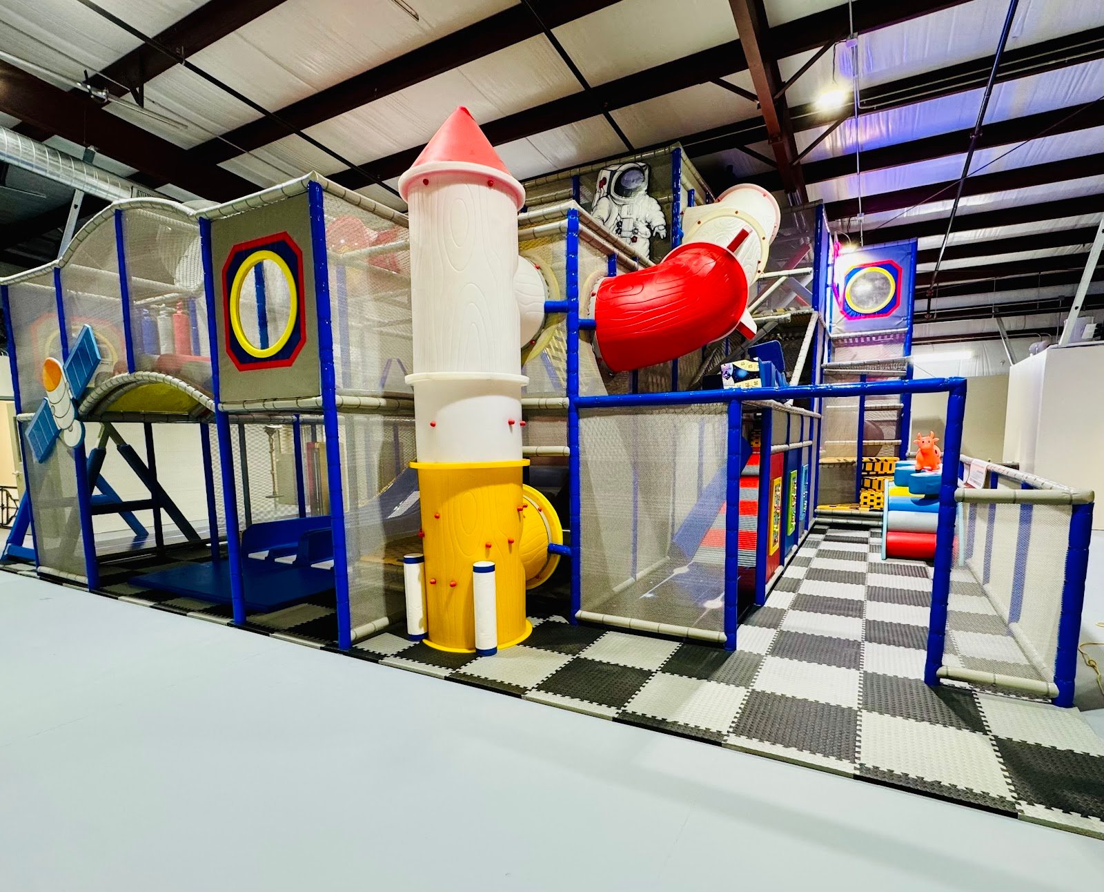 into-space-indoor-playground-1