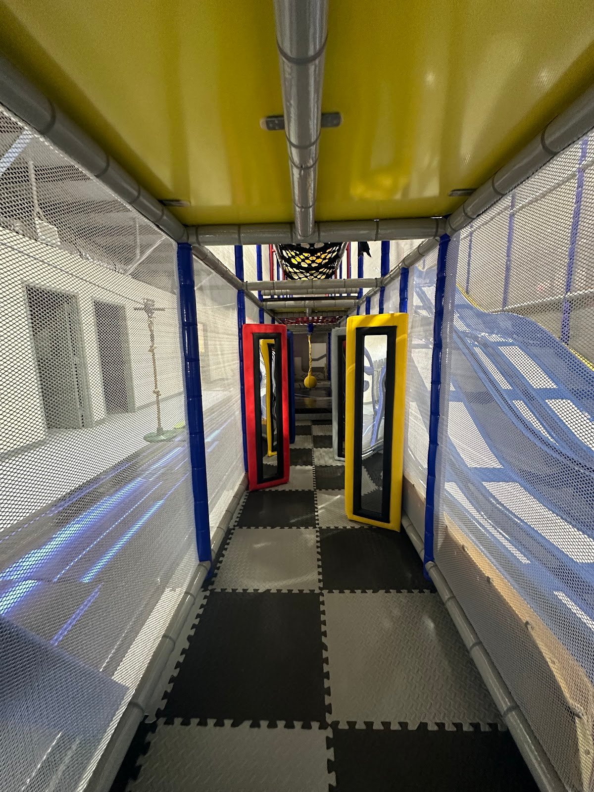 into-space-indoor-playground-4