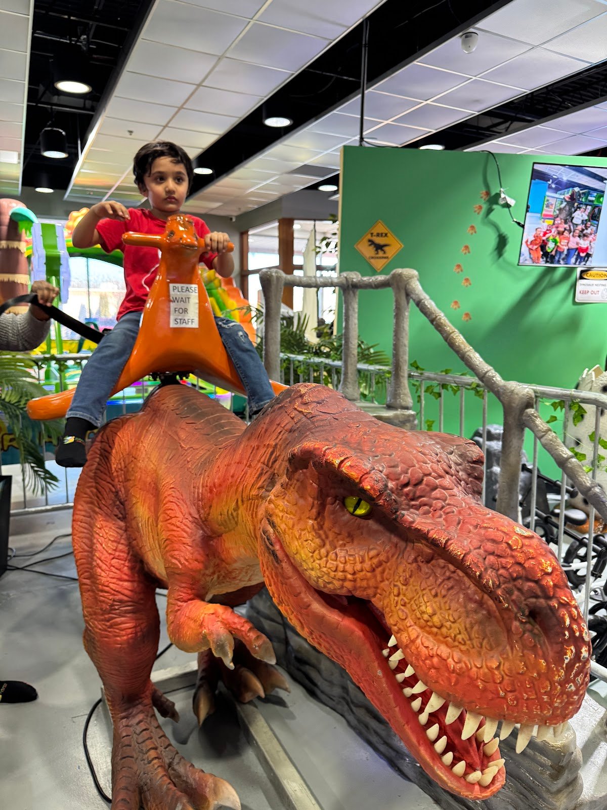 jurassic-fun-land-2