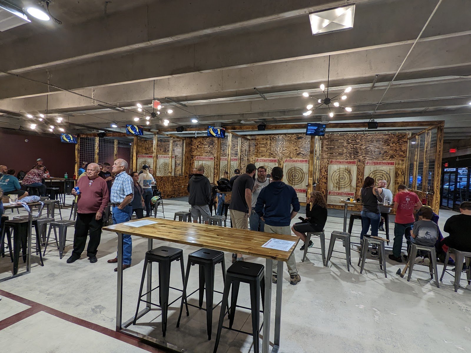 lizzies-axe-throwing-northglenn-1