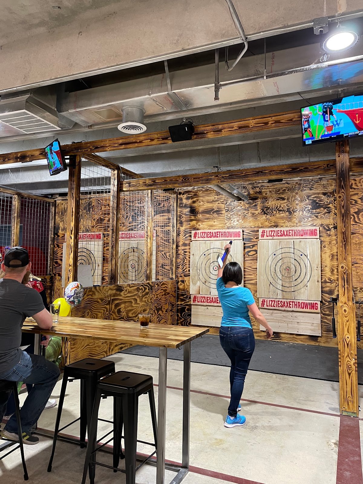 lizzies-axe-throwing-northglenn-4