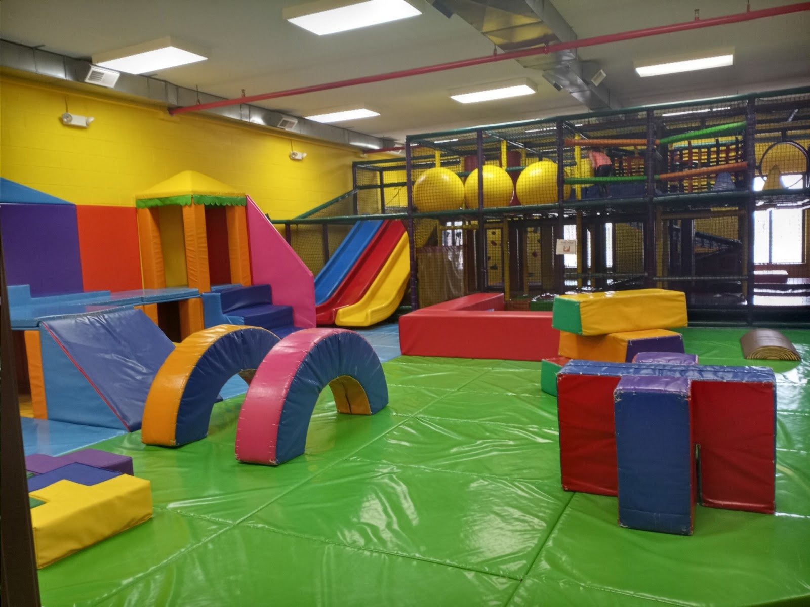 mandees-funtastic-play-center-llc-1