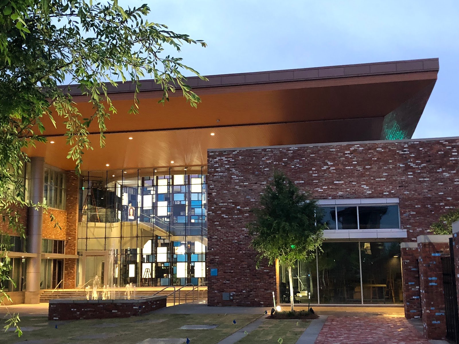 mississippi-arts-entertainment-experience-the-max-1