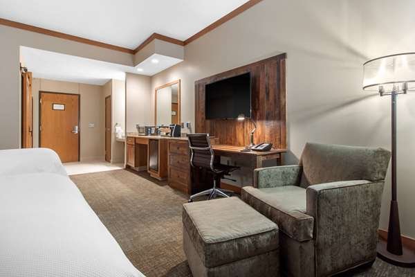 norfolk-lodge-suites-ascend-hotel-collection-2