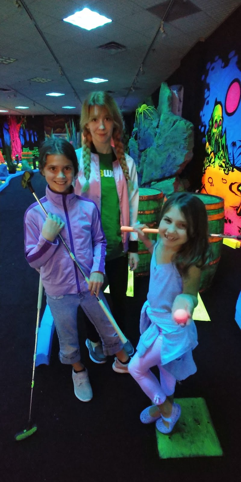 pirates-bayou-blacklight-mini-golf-3