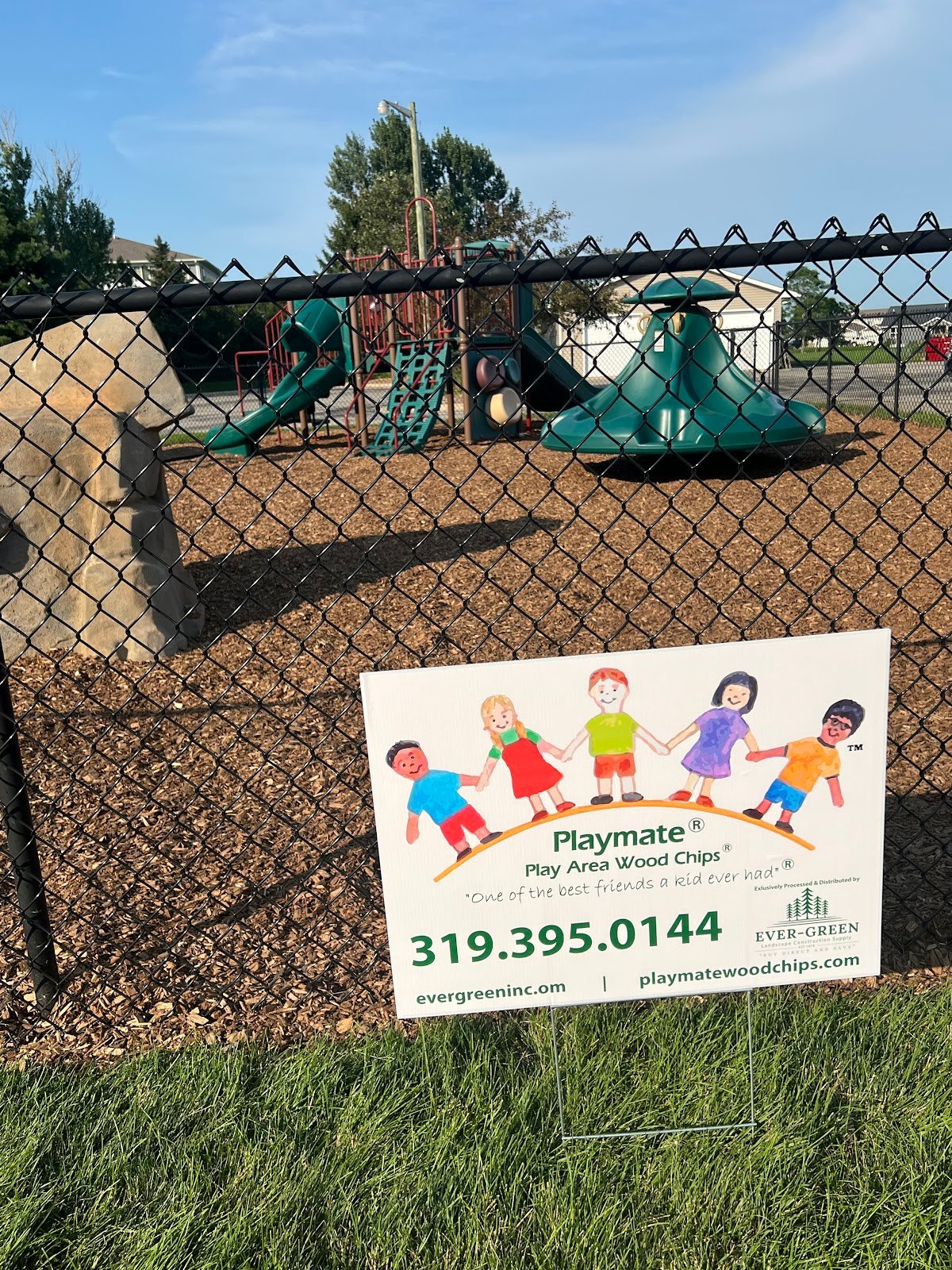 playmate-play-area-woodchips-2