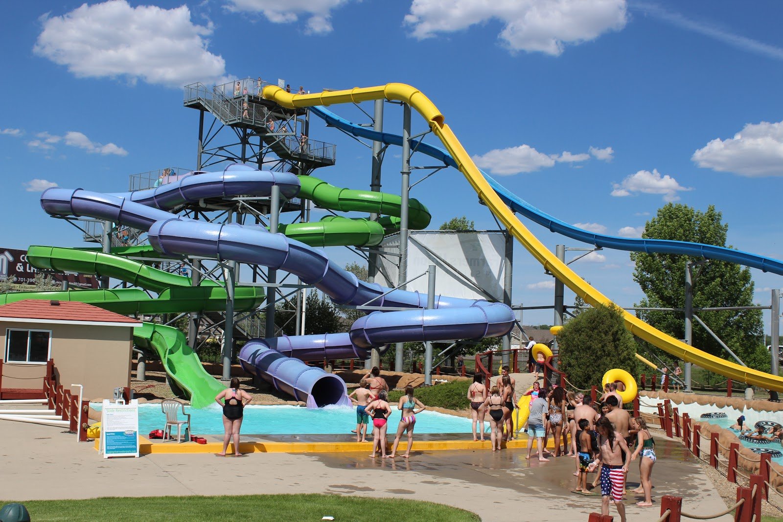 raging-rivers-waterpark-2