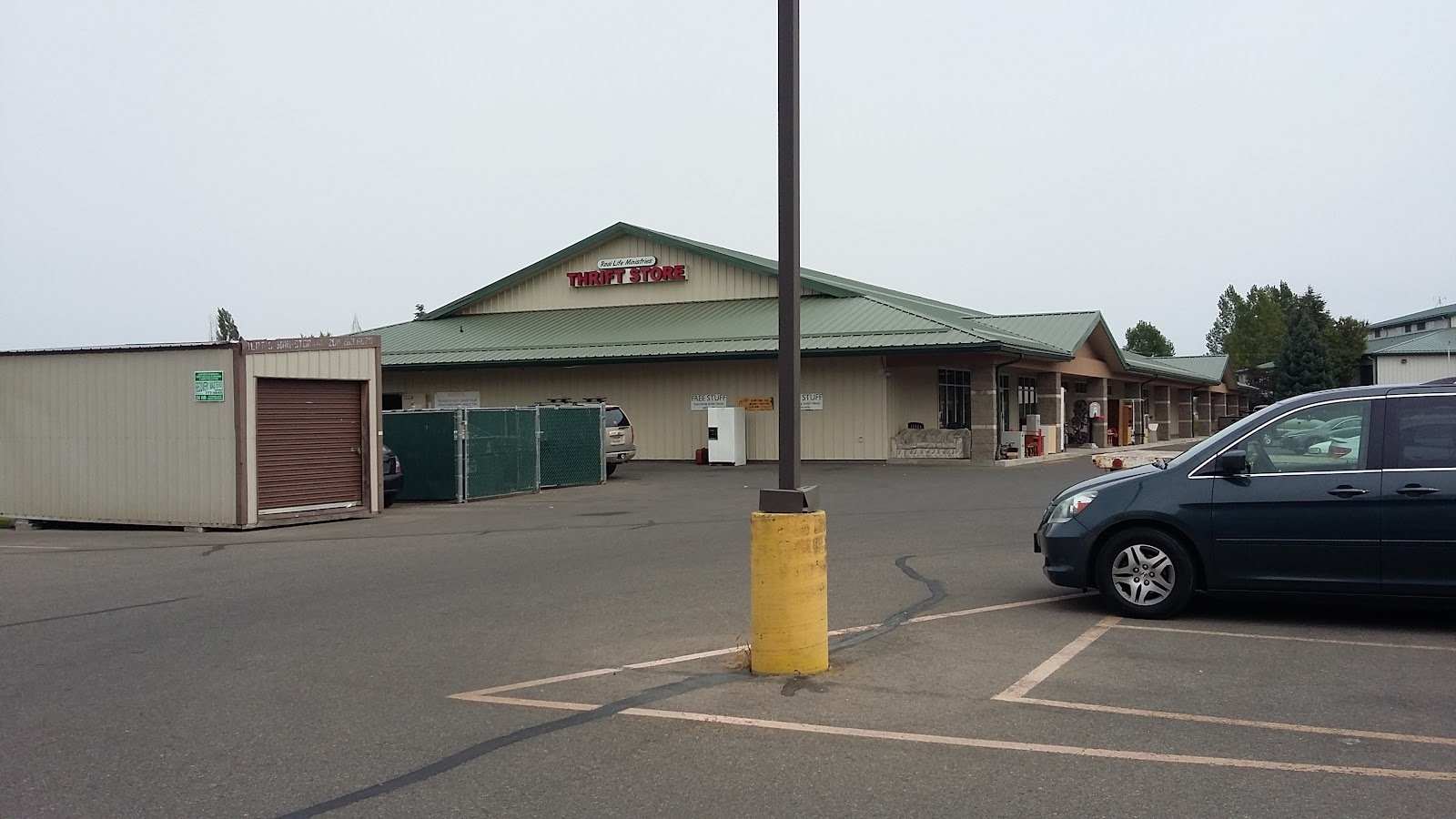 real-life-ministries-thrift-1