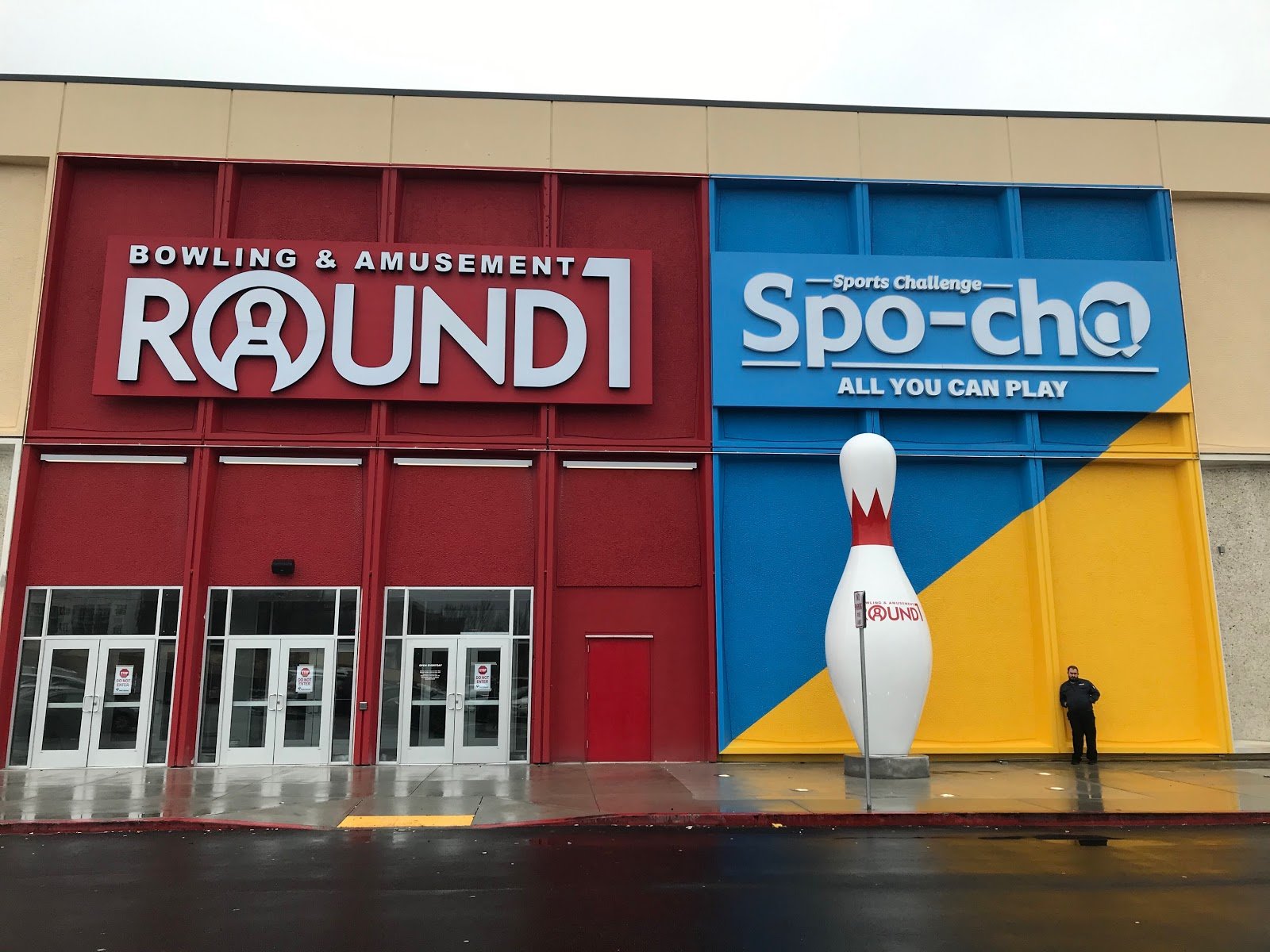 round1-bowling-arcade-cumberland-mall-2