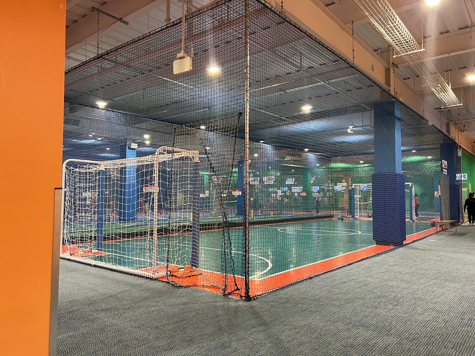 round1-bowling-arcade-cumberland-mall-4