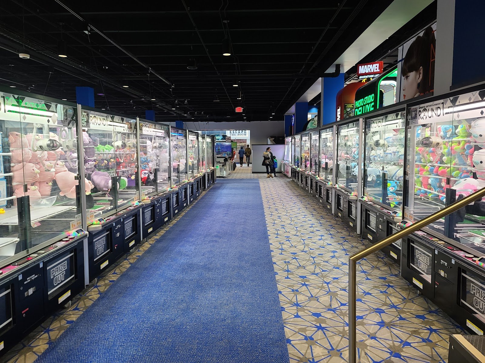 round1-bowling-arcade-gateway-mall-2