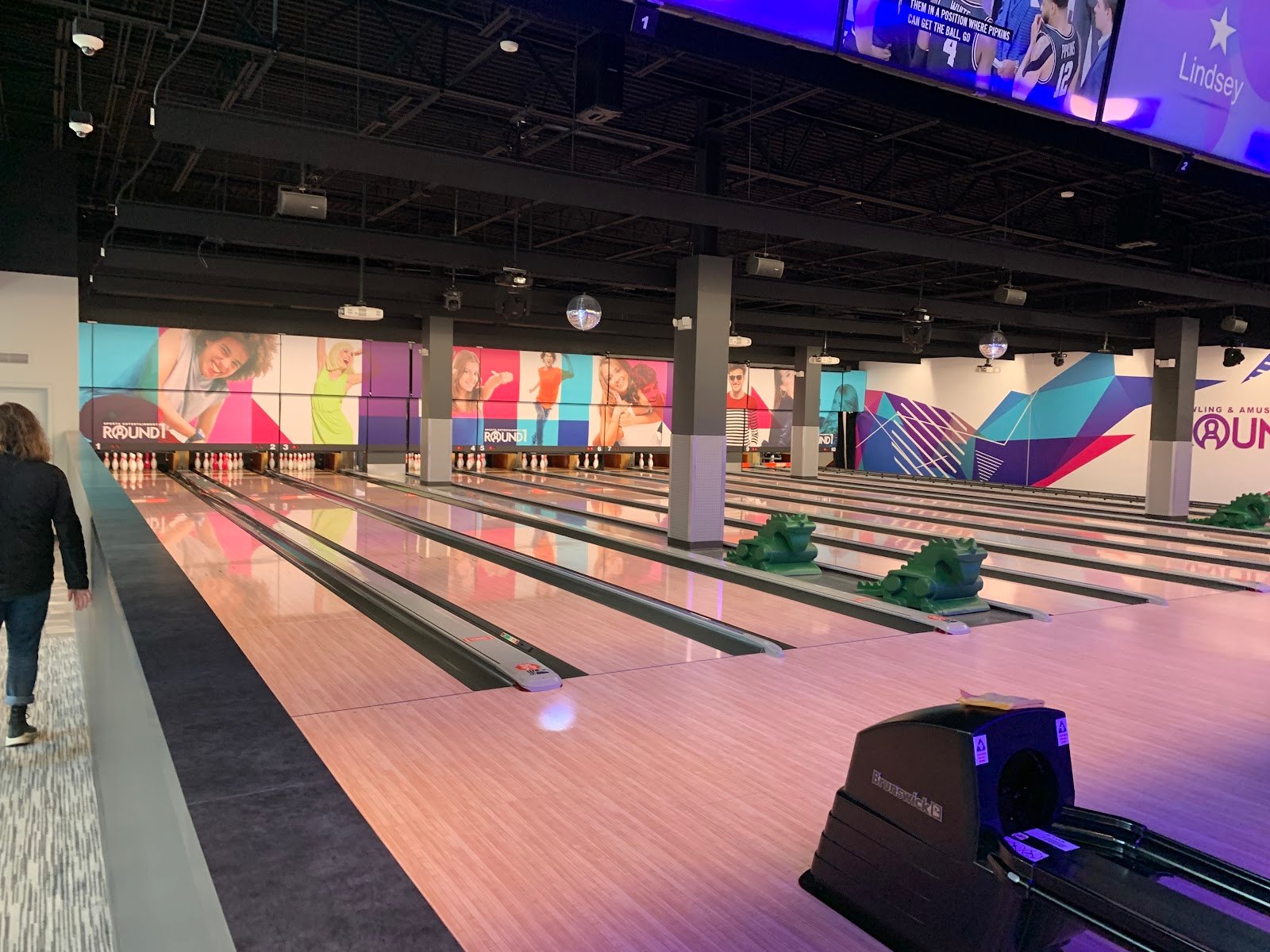 round1-bowling-arcade-gateway-mall-3