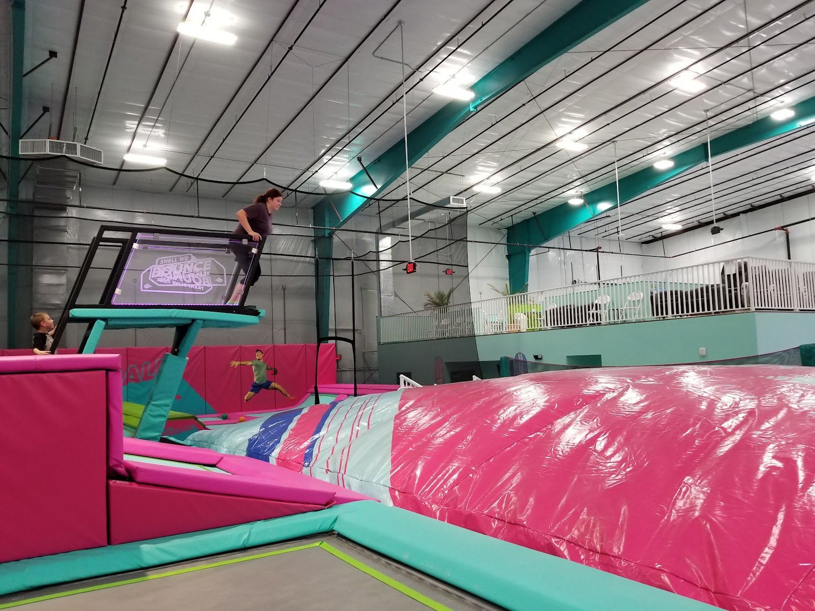 shell-we-bounce-trampoline-park-3