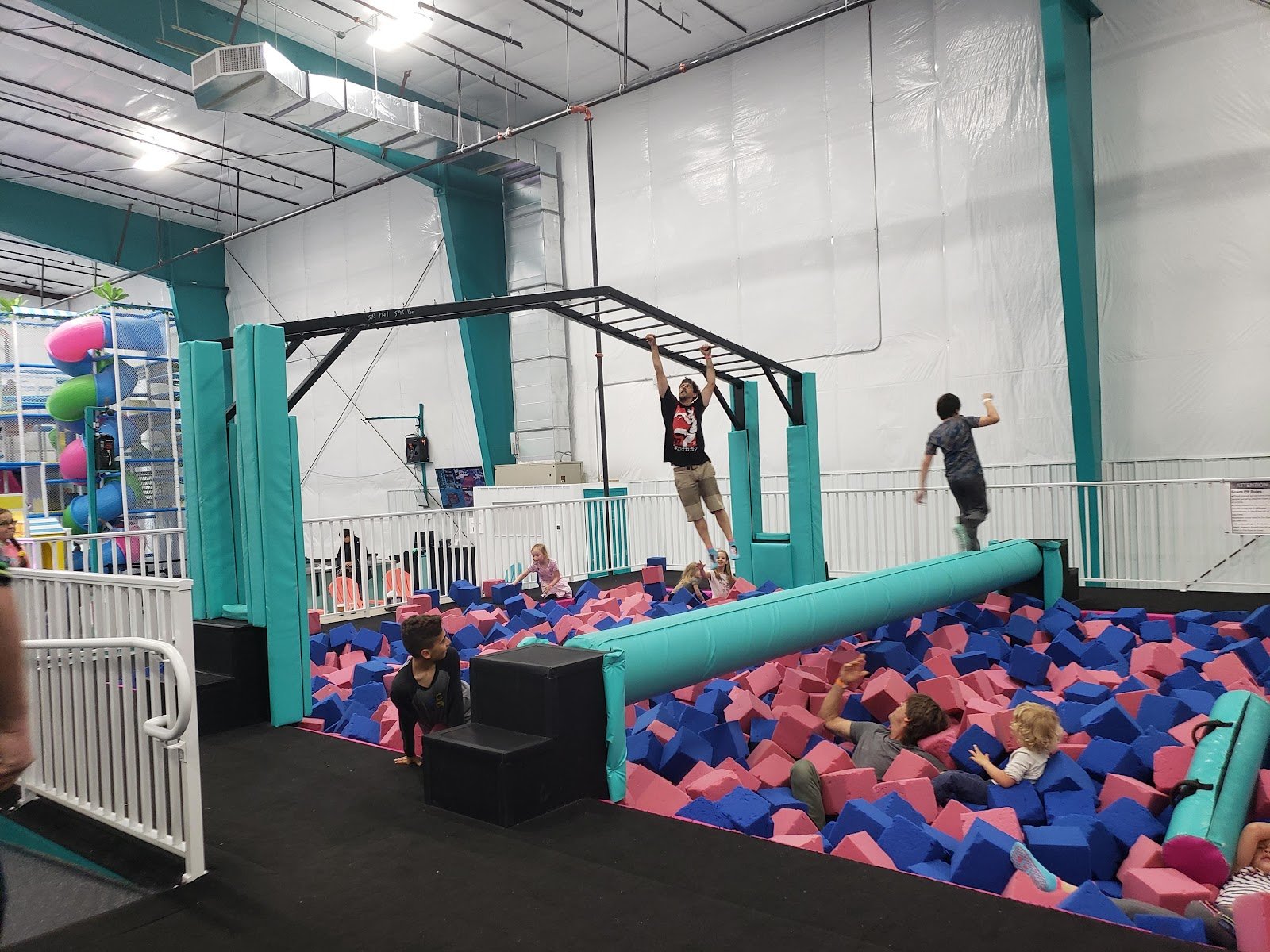 shell-we-bounce-trampoline-park-4