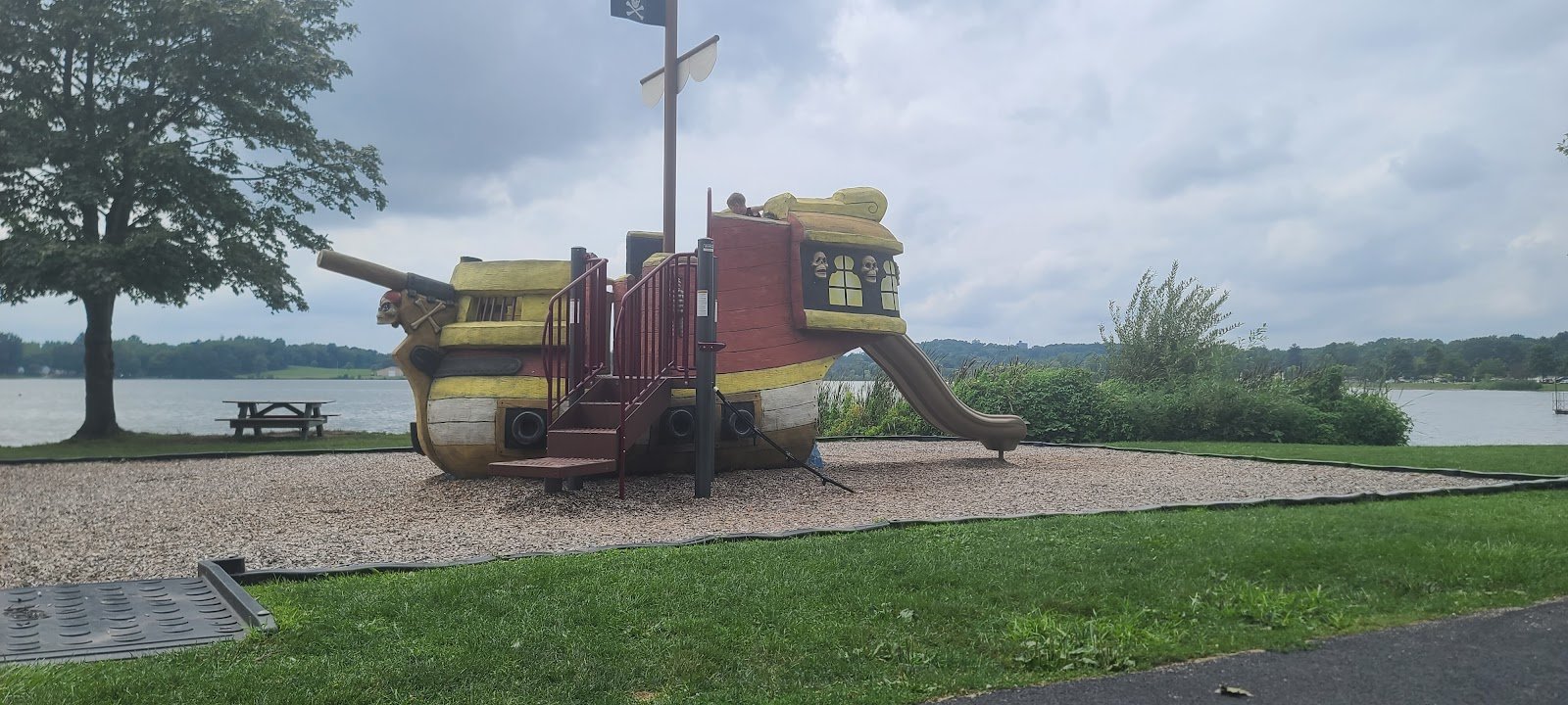 springfield-lake-playground-2
