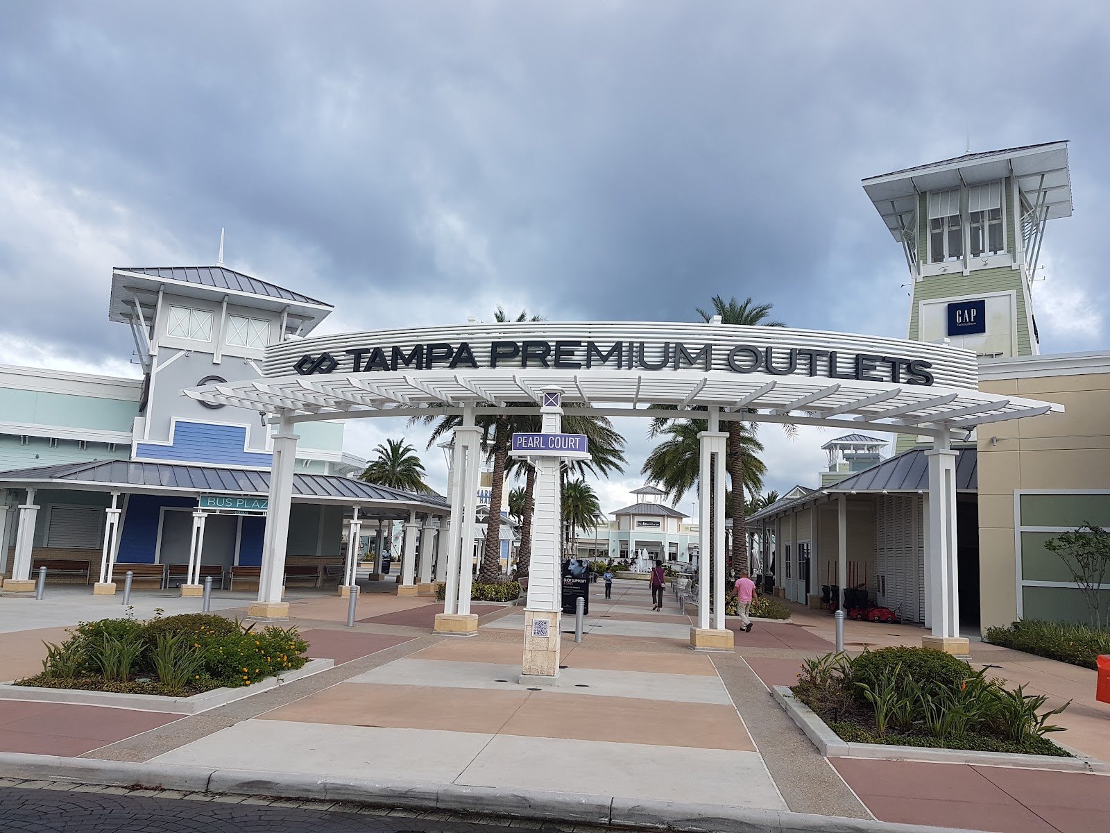 tampa-premium-outlets-1