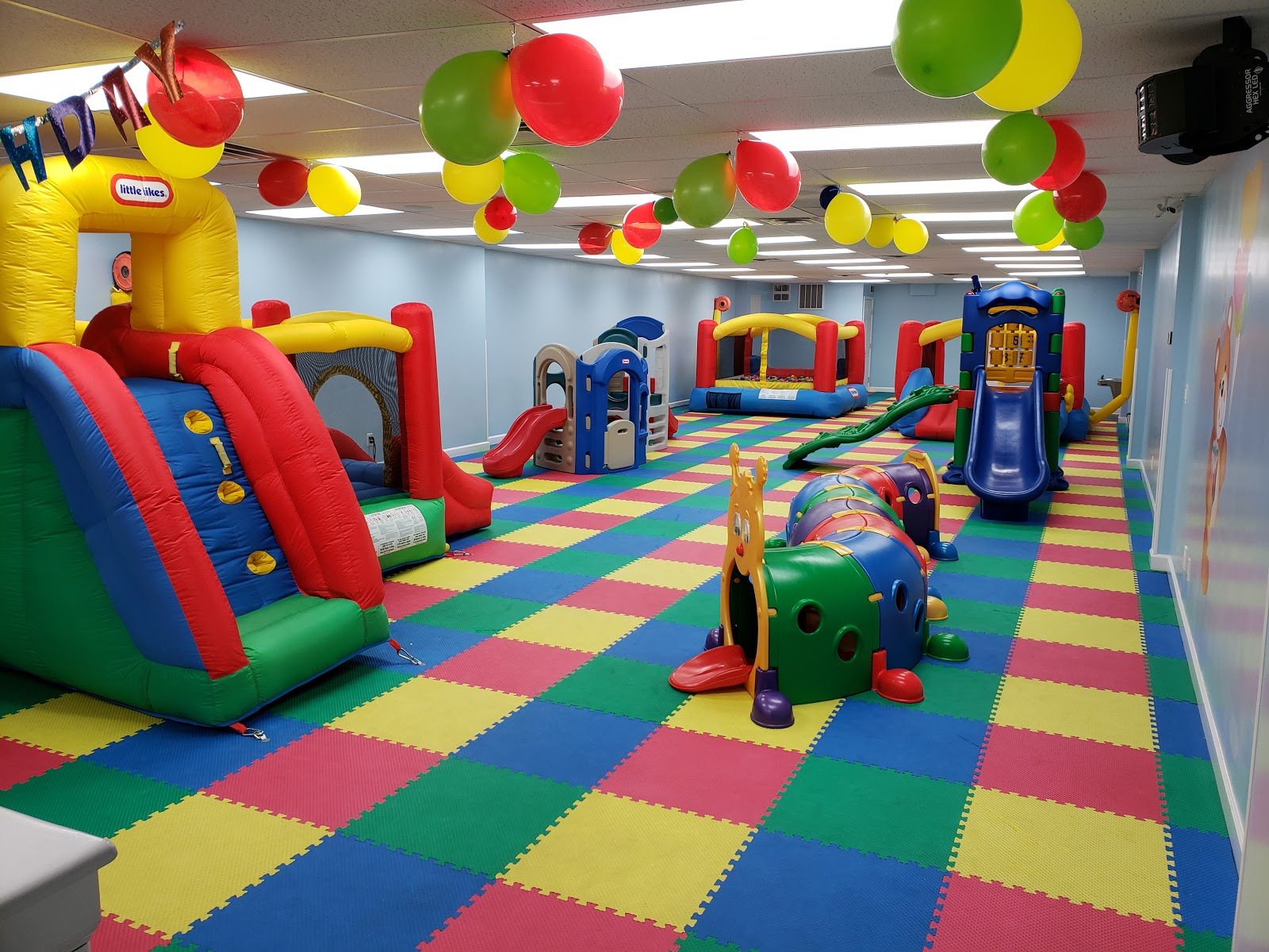 tots-land-private-playground-party-room-1