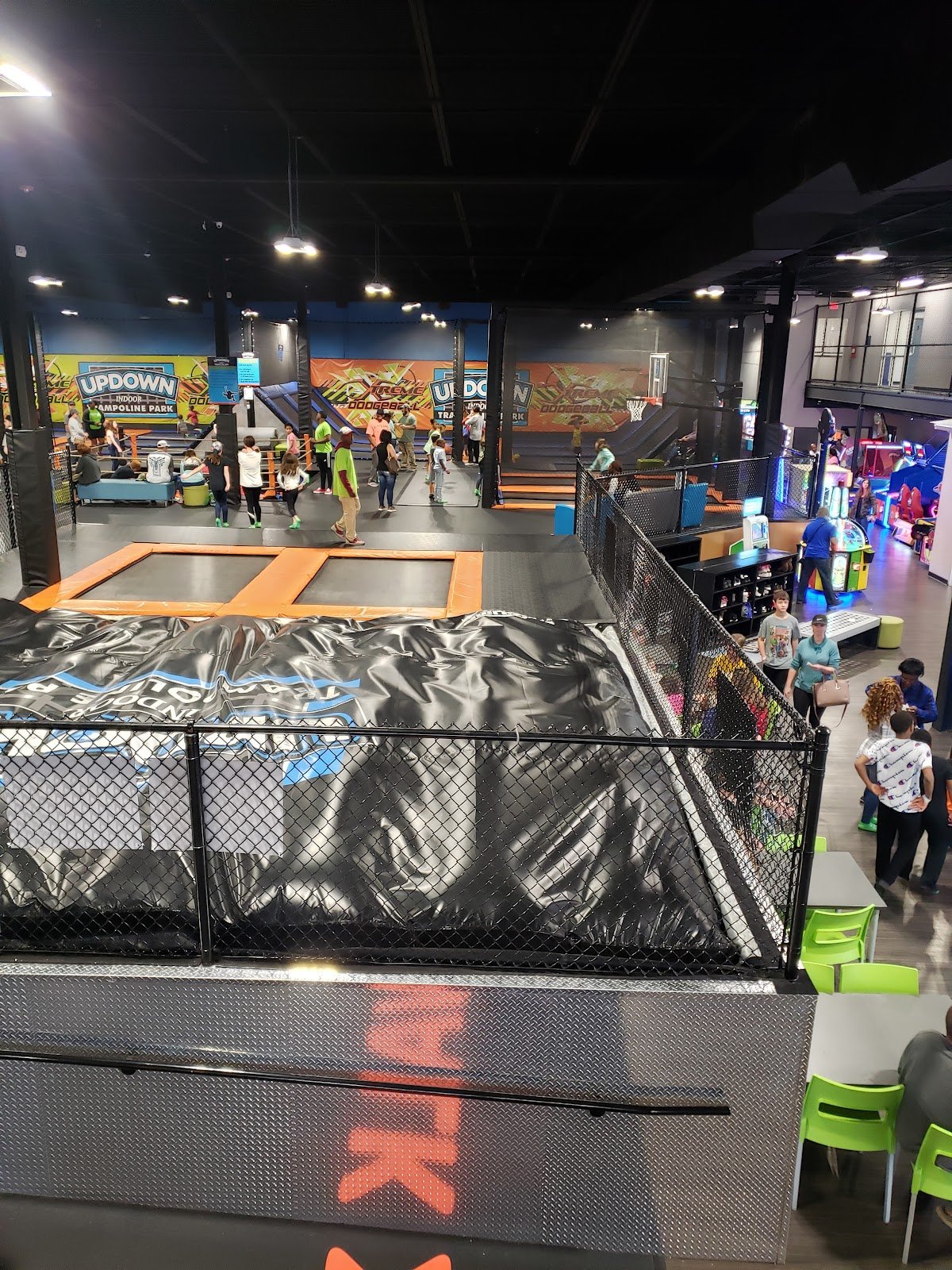updown-trampoline-park-3