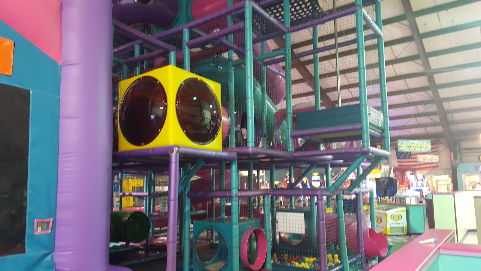 cluggys-amusement-center-1