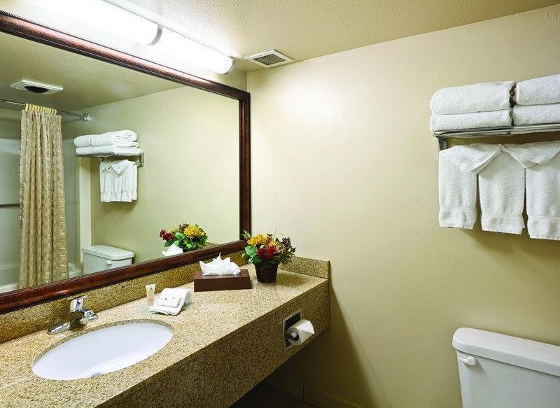 ramkota-hotel-watertown-event-center-4