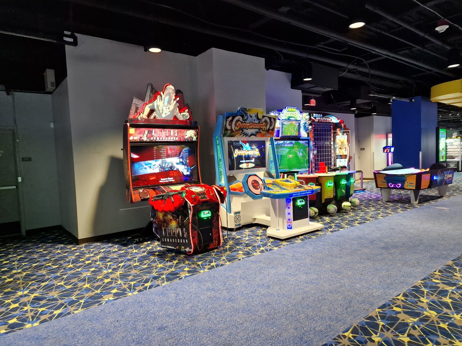 round1-bowling-arcade-fashion-district-philadelphia-1