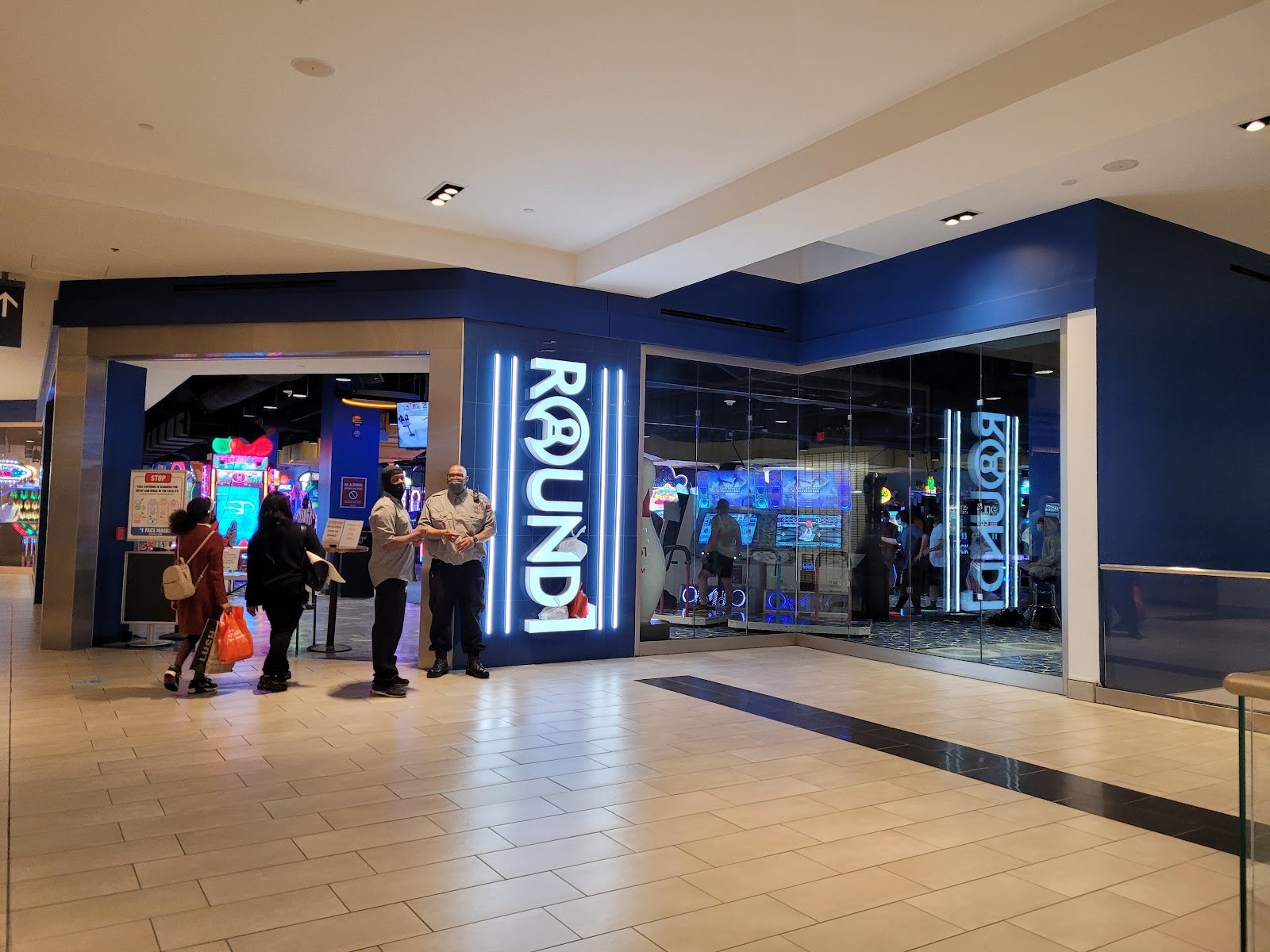 round1-bowling-arcade-fashion-district-philadelphia-4