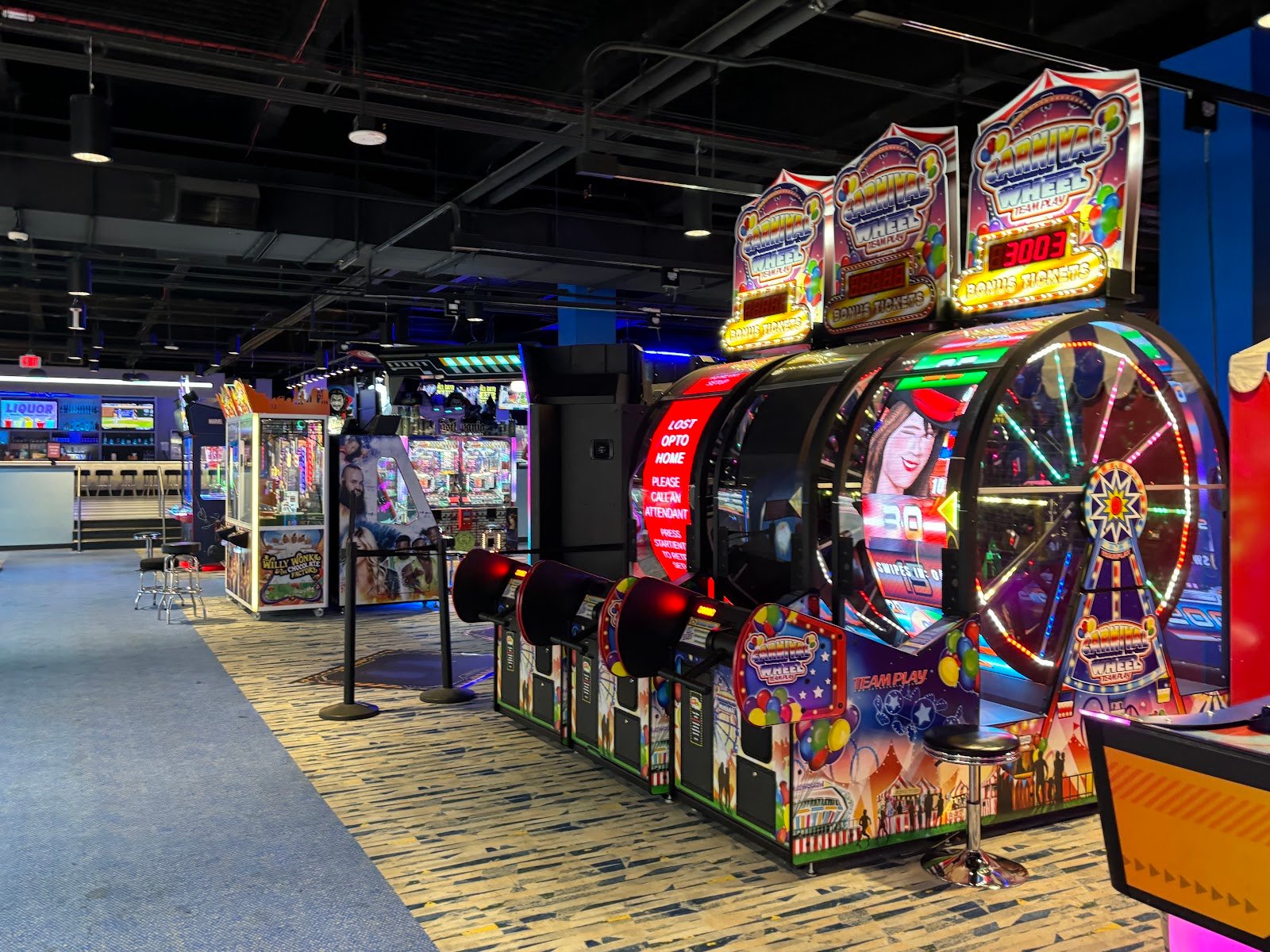 round1-bowling-arcade-valley-river-center-1