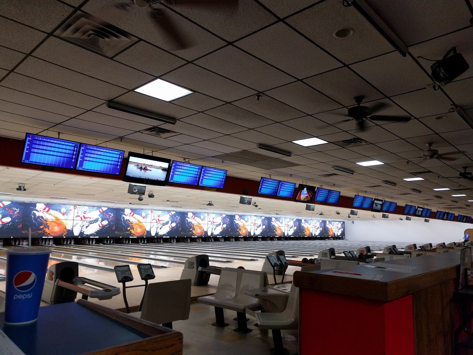royal-lanes-family-entertainment-center-2