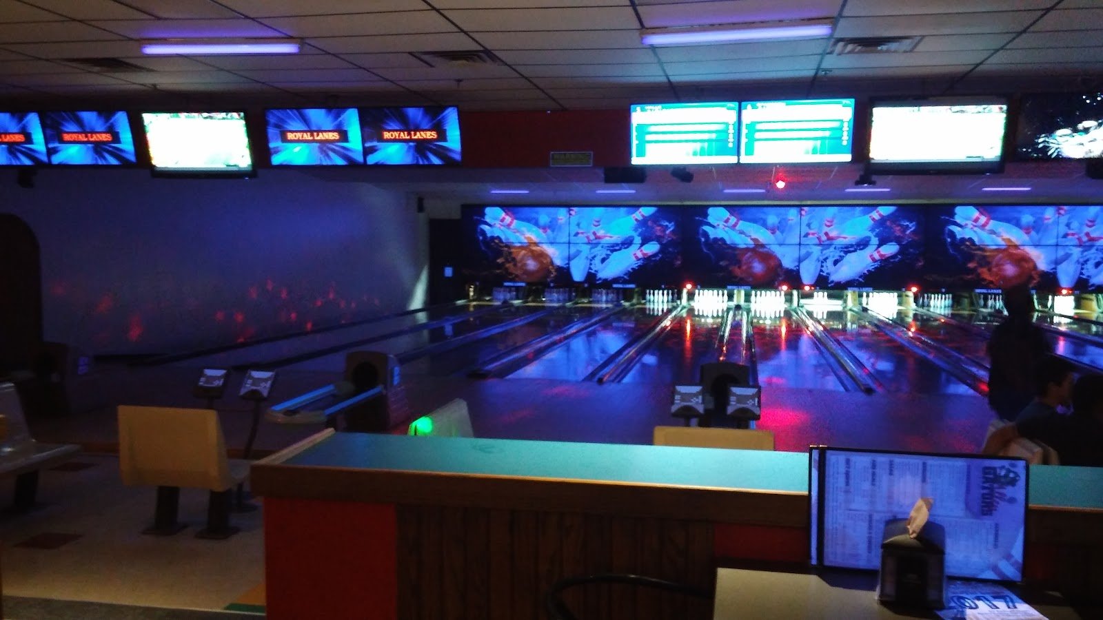 royal-lanes-family-entertainment-center-4