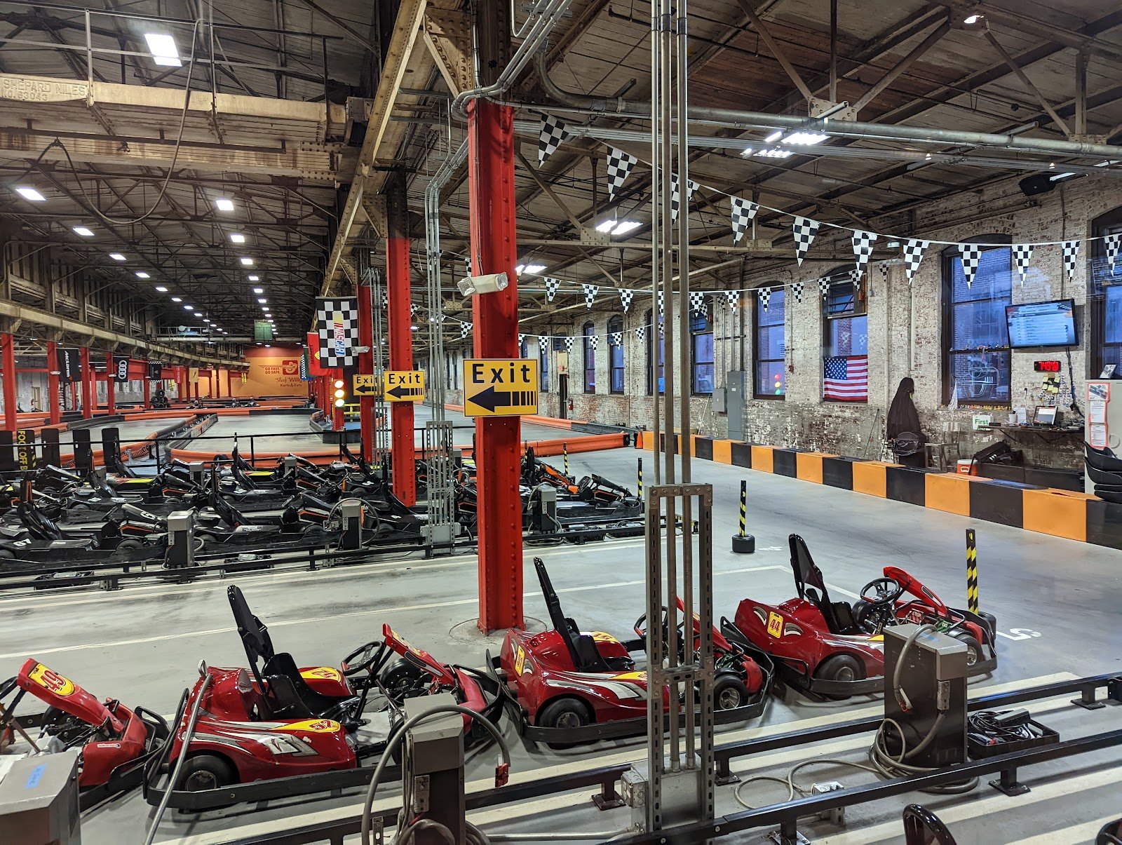 slick-willys-karts-eats-1