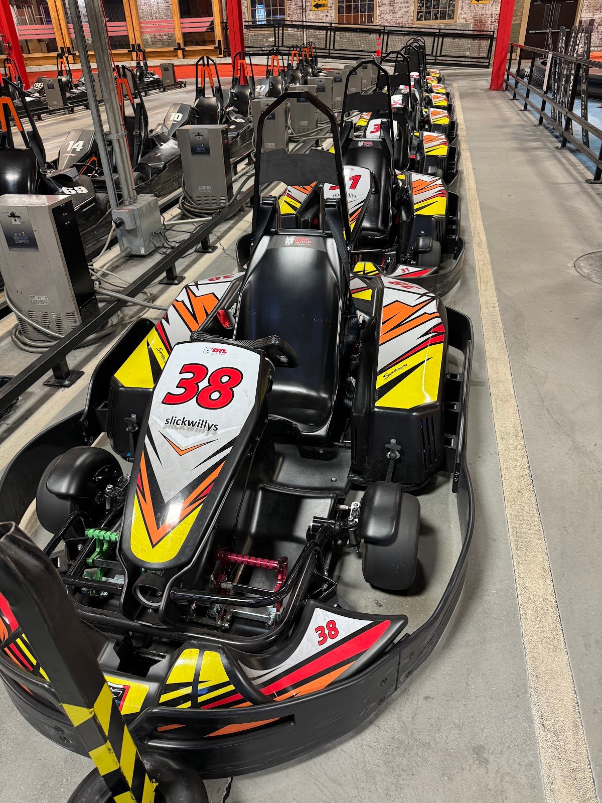 slick-willys-karts-eats-2